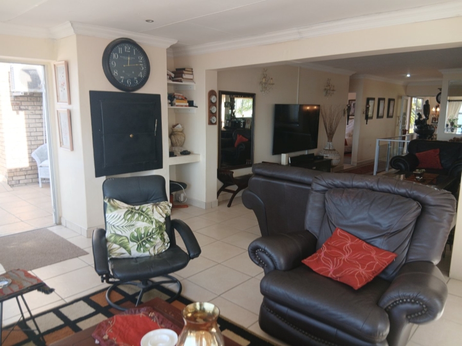 5 Bedroom Property for Sale in Wavecrest Eastern Cape